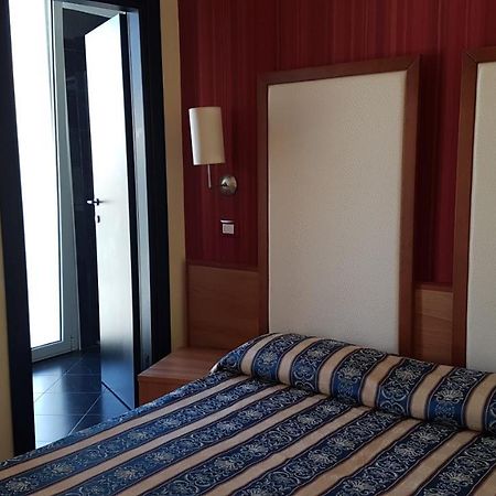 צ'סנטיקו Hotel Promenade Universale מראה חיצוני תמונה