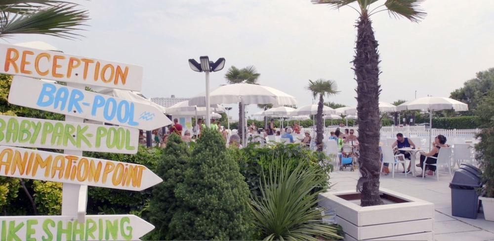 צ'סנטיקו Hotel Promenade Universale מראה חיצוני תמונה