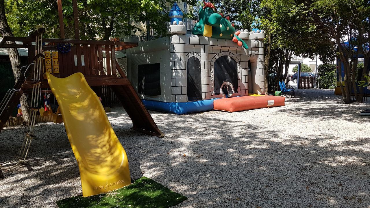 צ'סנטיקו Hotel Promenade Universale מראה חיצוני תמונה