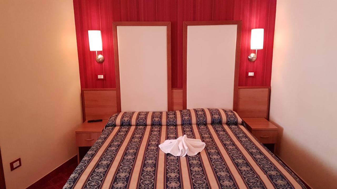 צ'סנטיקו Hotel Promenade Universale מראה חיצוני תמונה